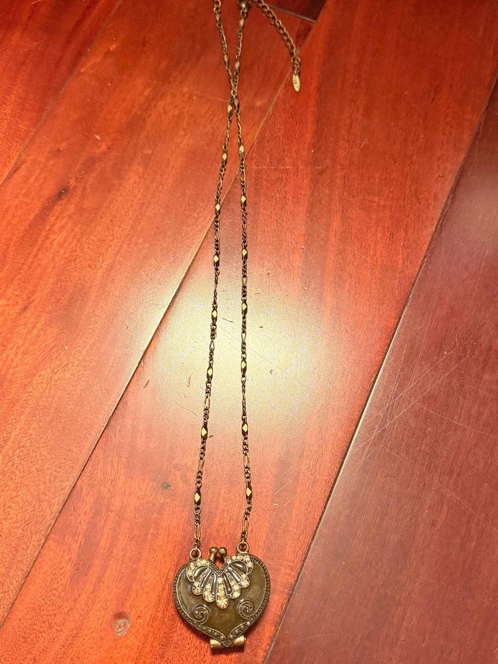 Vintage-Inspired Gold Heart Pendant Necklace with Crystal Accents